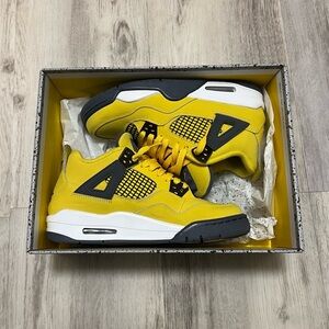 Women’s Nike Air Jordan 4 Lightnings